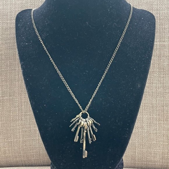 Nordstrom Rack Necklaces Antique Glod Tone Keys Statement Pendant Jewelry - Picture 2 of 11